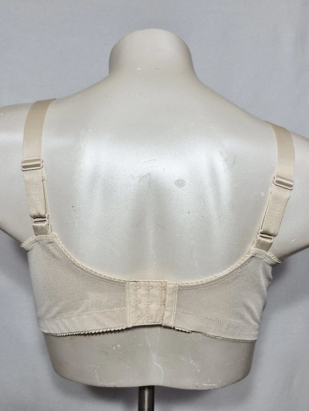 44D‎ Elila 1301 Microfiber Soft-Cup Wire Free Bra Beige NWT